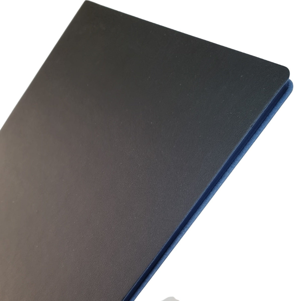 Acar Termo Deri Baskısız Esnek Kapaklı Yan Kenar Boyamalı 21*30 cm 128 Sayfa Dot(Noktalı) Planner Defter Siyah-Mavi